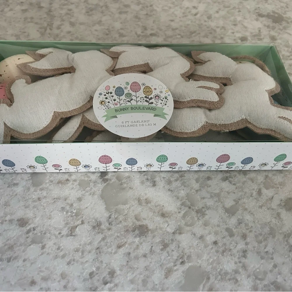 “New” Bunny Boulevard Easter Bunny/ Egg 6 ft Garland